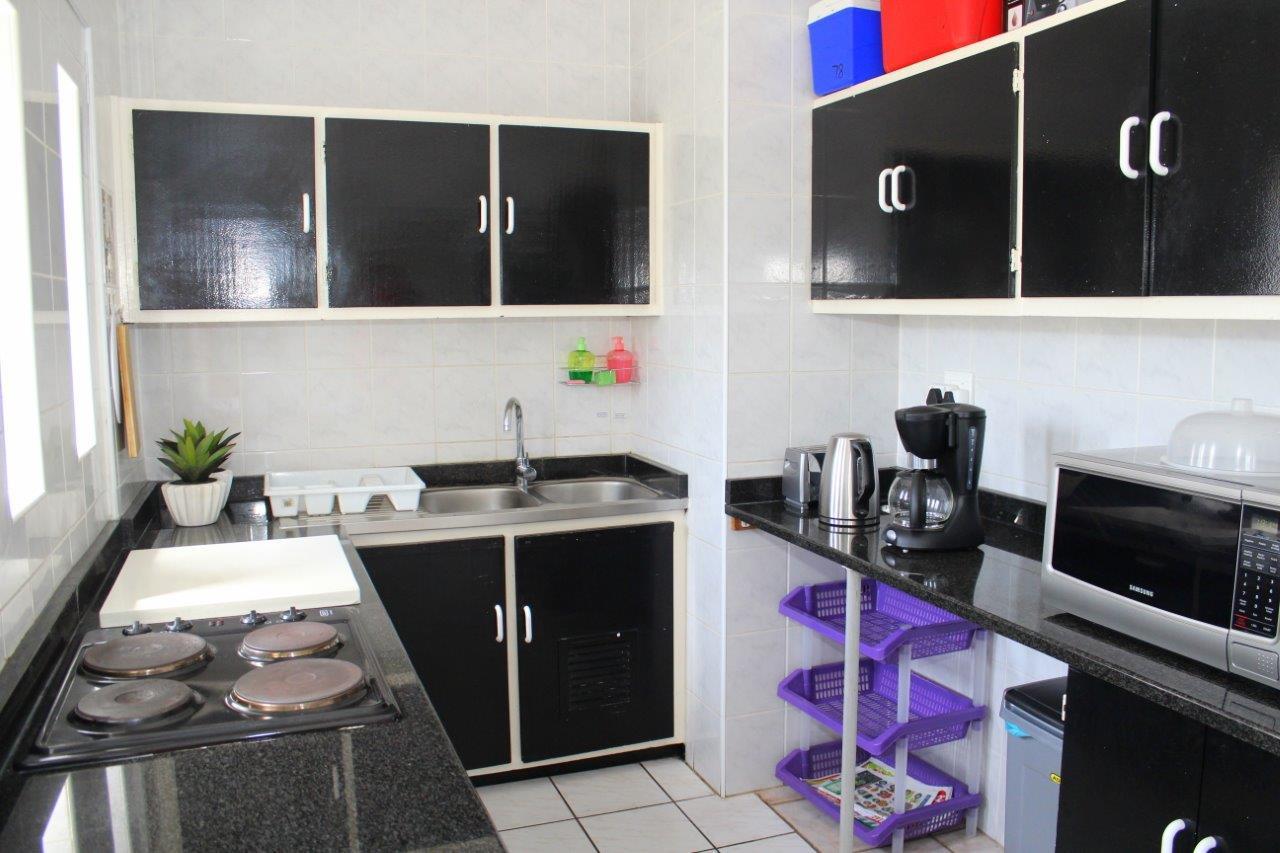 Silver Dolphin Holidays Lägenhet Amanzimtoti Exteriör bild