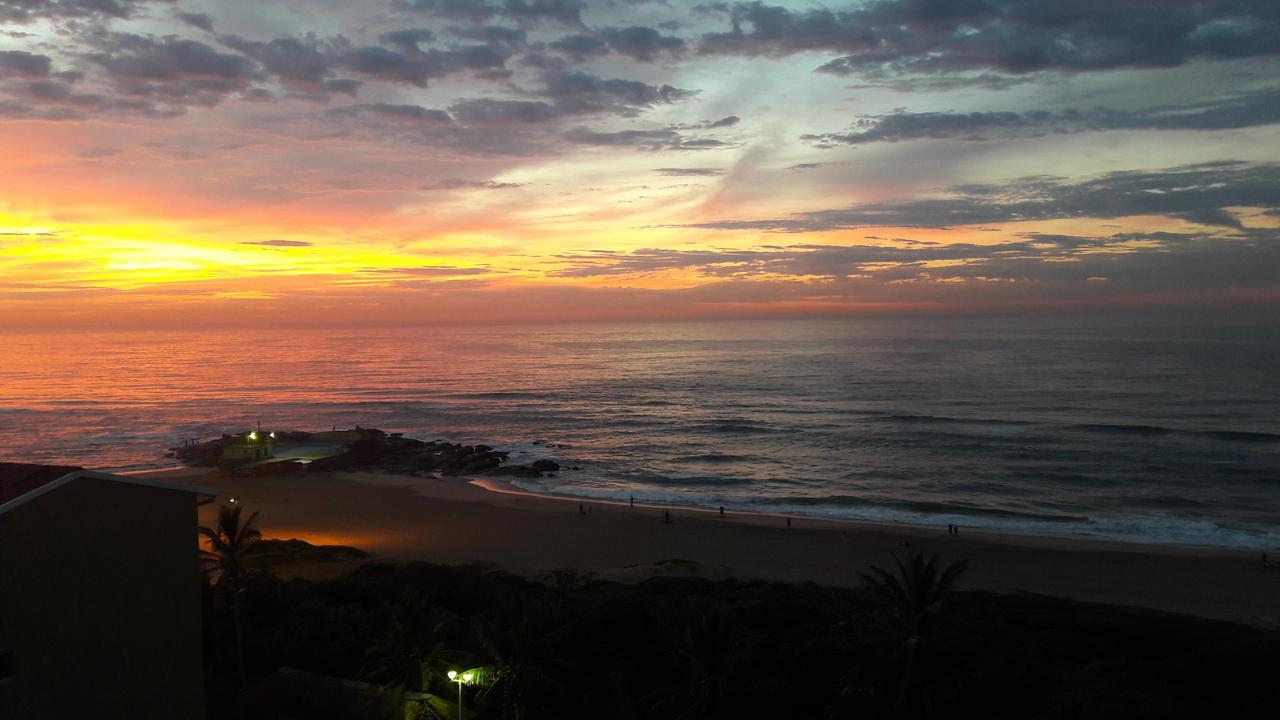 Silver Dolphin Holidays Lägenhet Amanzimtoti Exteriör bild