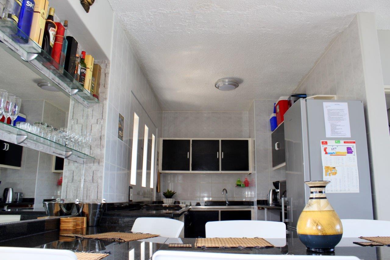 Silver Dolphin Holidays Lägenhet Amanzimtoti Exteriör bild