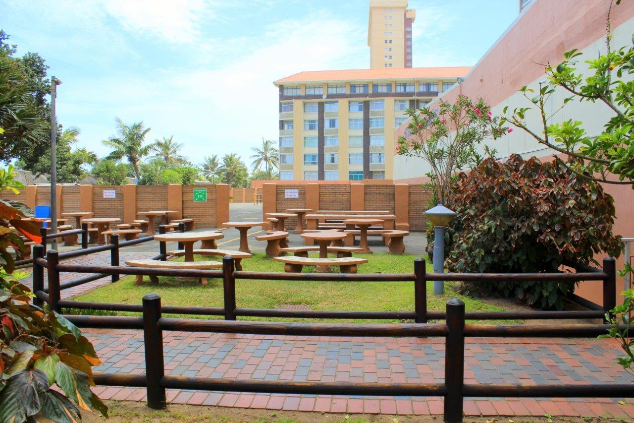 Silver Dolphin Holidays Lägenhet Amanzimtoti Exteriör bild